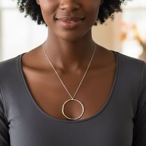 Elegant Hammered 925 Silver Circle Pendant Necklace